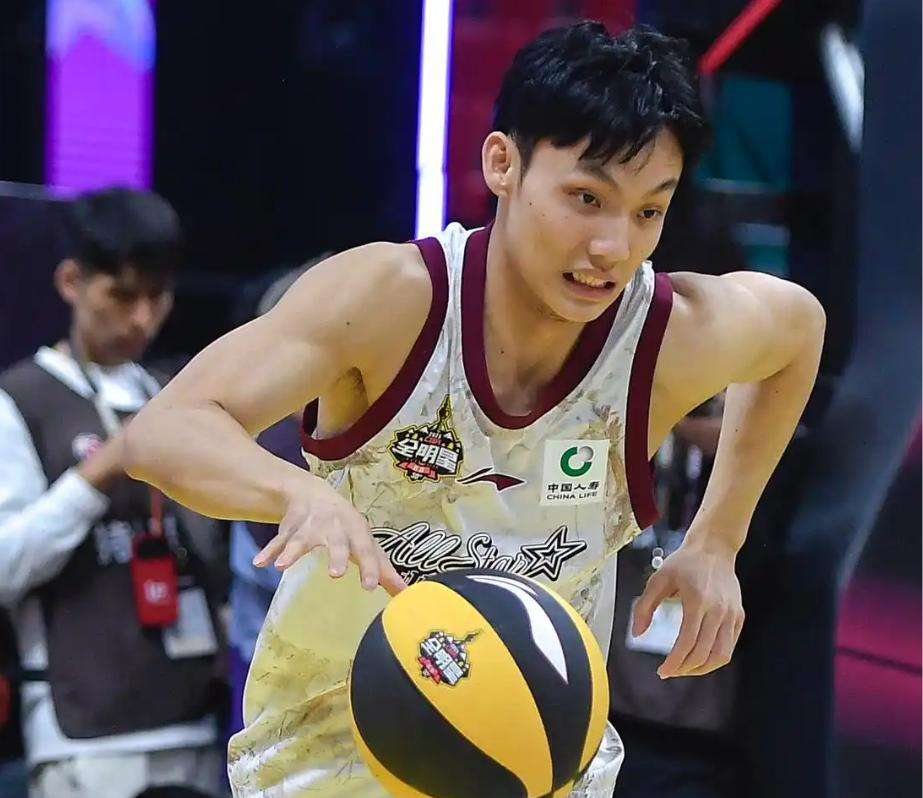 开云中国体育平台入口葡超今晨走向成谜，广厦男篮手感冰凉，更衣室稳定，轮换策略成焦点的简单介绍